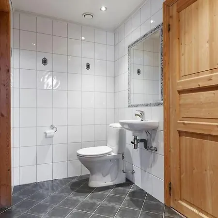 In, 5 Bedroom Beitostolen