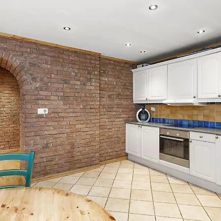 In, 5 Bedroom Apartman
